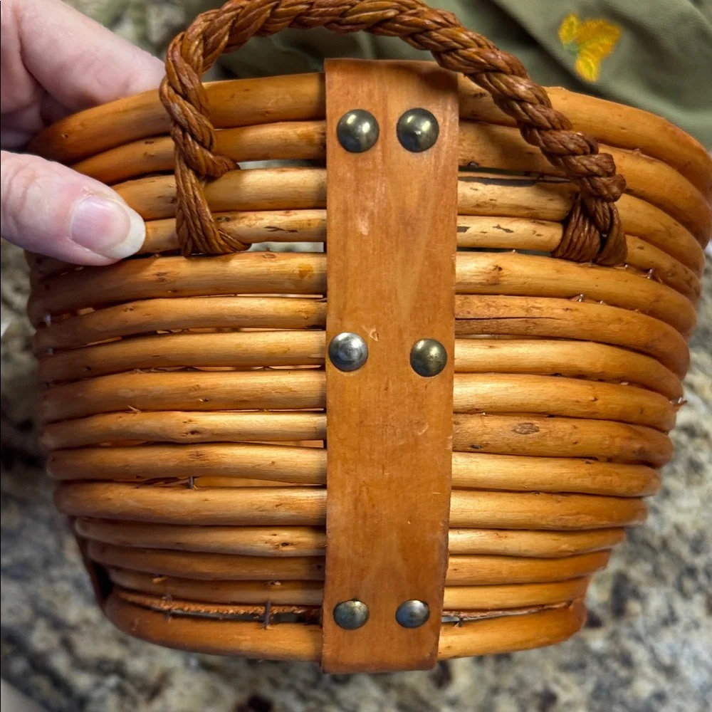 Baskets Oval Rustic Brown Wicker Baskets Set and 1 Green Leaf Liner